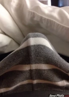 Стояк в трусах (14 фото)